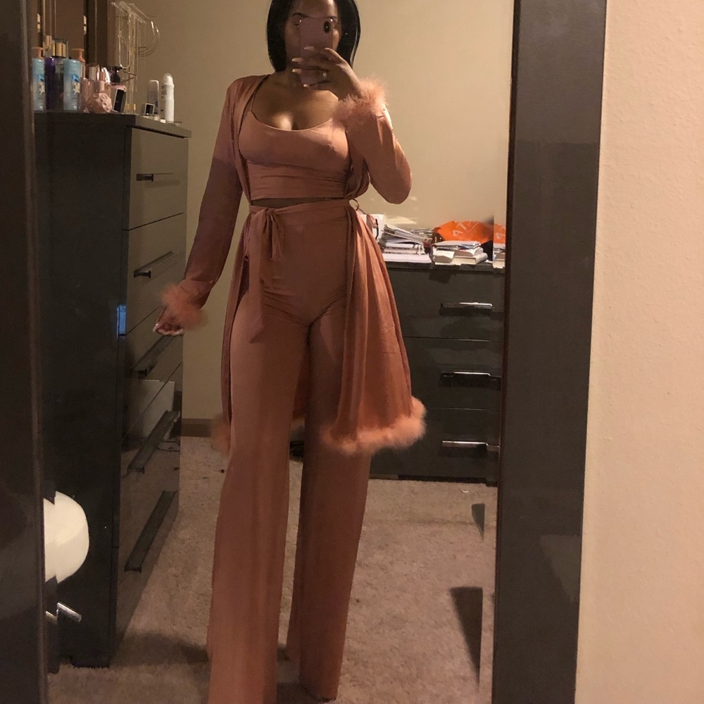 3 Piece Feathered Robe Set - Picture 2 of 2